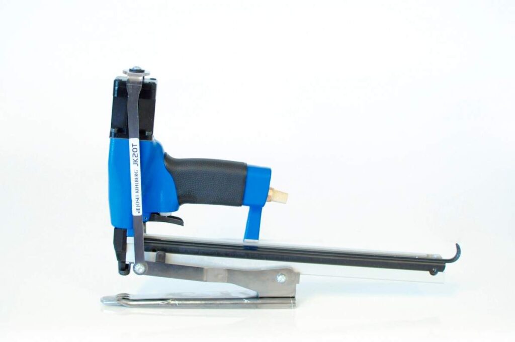 Attaching cardboard Universal, manual staplers for stapling